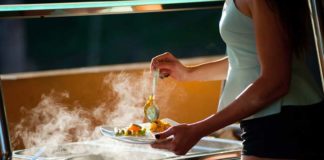 Jak utrzymać ciepło dań na stołówce?