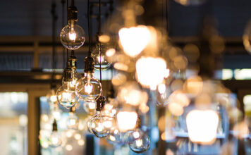 Dlaczego żyrandol do salonu to dobry pomysł