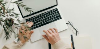 Faktoring online a relacje z kontrahentami