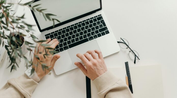 Faktoring online a relacje z kontrahentami